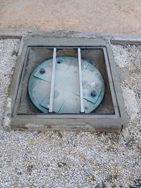 CAPOT PLASTIQUE + CADRE SCELLÉ + BARRES DE RENFORT AMOVIBLES